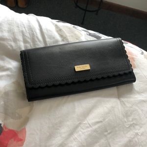 Kate Spade Cyndy Maple Court  black scallop wallet
